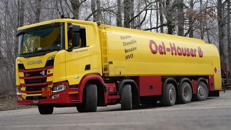 Tematyczne zdjęcie nowoczesnego ciągnika siodłowego z cysterną na drodze, z widocznym logo ORLEN