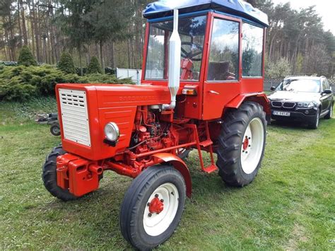 Zabytek rolnictwa - ciągnik Władimirec T25 podczas pracy