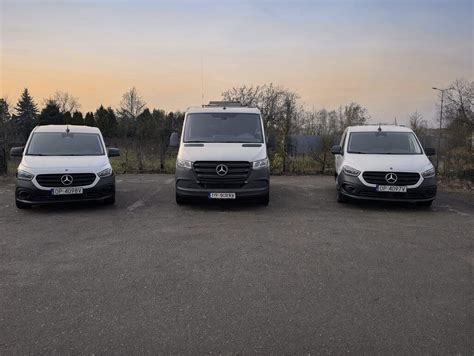 Ikony symbolizujące wymagania: prawo jazdy, doświadczenie, odpowiedzialność