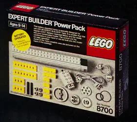 infografika przedstawiająca ewolucję LEGO Technic od Expert Builder do współczesnych zestawów