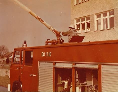 Średni samochód gaśniczy Jelcz 005 z działkiem wodno-pianowym Rosenbauera.