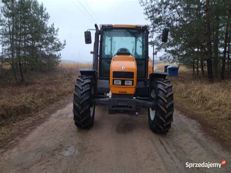 Widok kabiny ciągnika Renault Ares z oznaczeniem RX