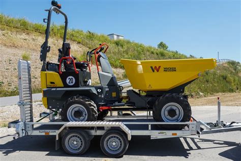 Widok na różnorodne maszyny budowlane Wacker Neuson, podkreślający ich ergonomię i innowacyjność