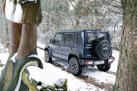 Suzuki Jimny ewolucja generacji - infografika