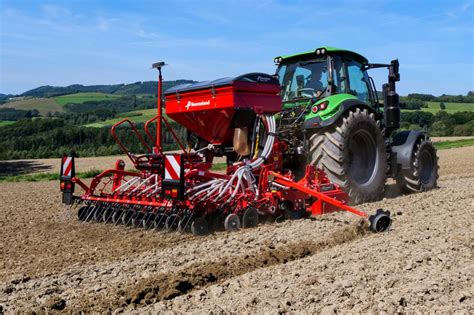 Zdjęcie siewnika Kverneland Saterra podczas pracy