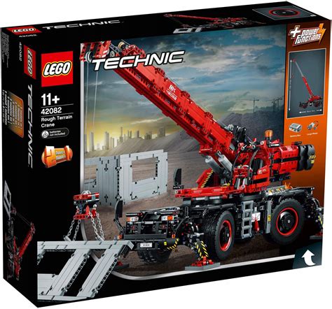 Złożony model żurawia LEGO Technic 42082 z wysuniętym wysięgnikiem