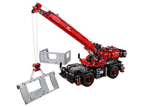 Detale kabiny operatora i silnika V8 w LEGO Technic 42082