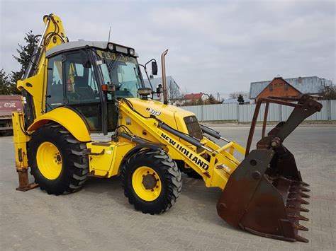 koparko-ładowarka New Holland w pracy