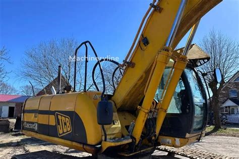Ilustracja przedstawiająca koparkę JCB JS 220