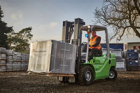 Ergonomiczne stanowisko pracy operatora wózka widłowego Linde
