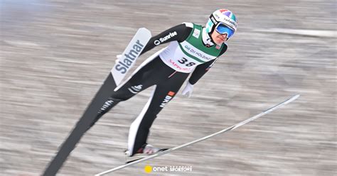 Simon Ammann świętujący swoje zwycięstwo olimpijskie w Vancouver 2010