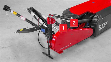 Animacja pokazująca pracę centralnego zawieszenia kosiarki dyskowej na nierównym terenie