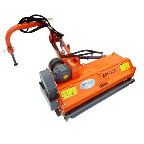 zdjęcie kosiarki bijakowej GEOGRASS AGL 125 w akcji