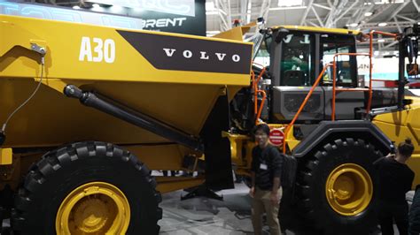 Volvo A30 w akcji na placu budowy