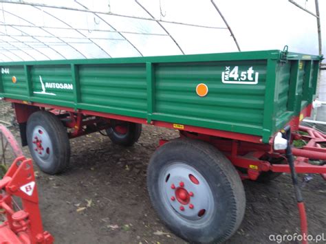 zdjęcie przyczepy Autosan D44 wywrotka w akcji z ładunkiem