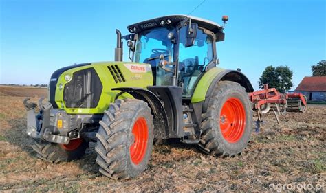 zdjęcie ciągnika Claas Arion 610 w akcji