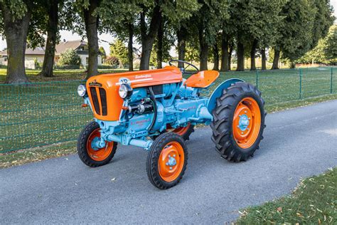 Stary traktor Lamborghini DL 25C