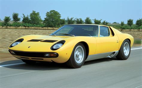 Lamborghini Miura na drodze