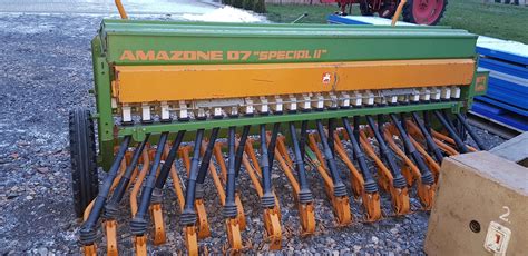 Siewnik Amazone D7 z zaznaczonymi miejscami na znaczniki