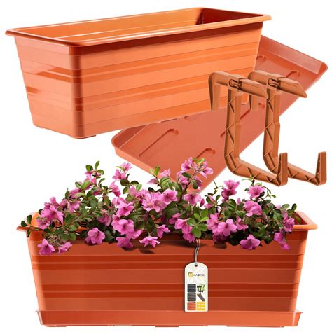 Zdjęcie świdra ręcznego KADAX z wyraźnie widocznymi uchwytami i głowicą