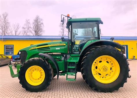 Tabela porównująca specyfikacje różnych przekładni ciągników John Deere