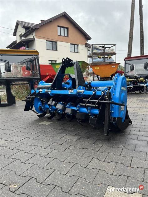 zdjęcie glebogryzarki Agrostar w akcji