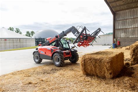 Manitou MLT 625e: zdjęcie ładowarki elektrycznej w akcji (np. w szklarni)