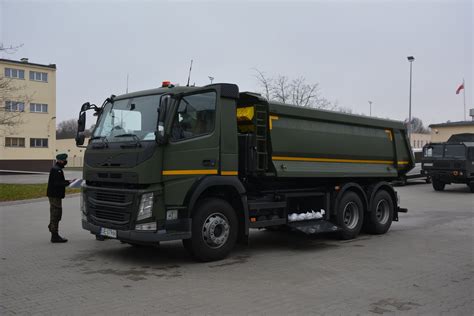 schemat podwozia wywrotki Volvo FM 8x4