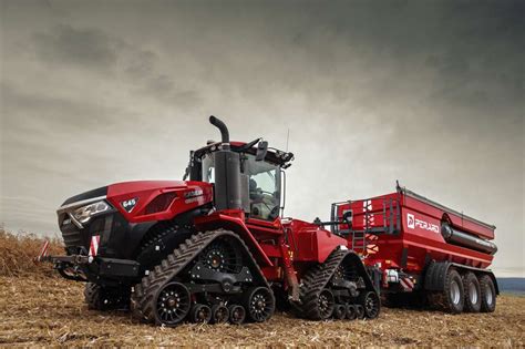 Infographic showing the technology of Case IH Quadtrac