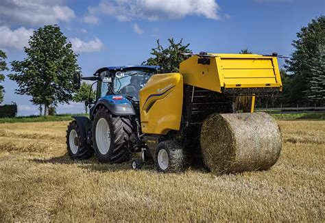 Zdjęcie prasy rolującej New Holland Roll-Bar 125 w polu