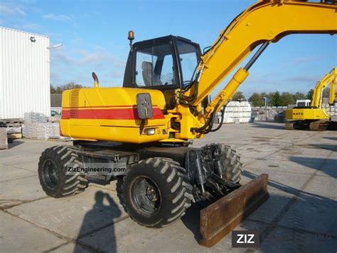 Komatsu PW110 - widok ogólny