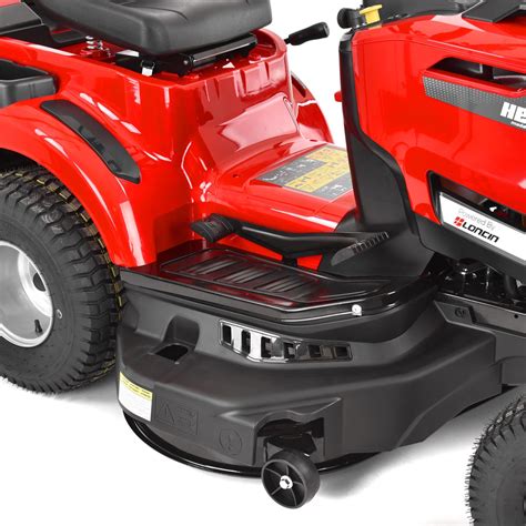 Thematic photo of a well-maintained lawn with a Hecht ride-on mower in the background