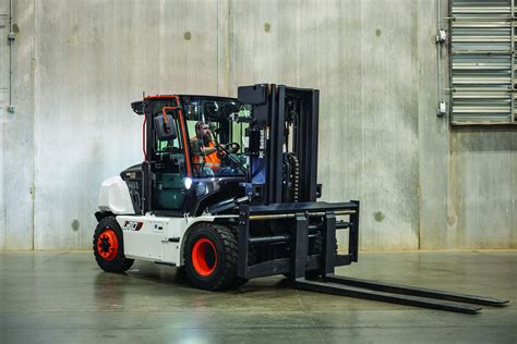 Thematic photo of a Günter Grossmann forklift in a warehouse setting