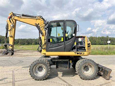 Infografika porównująca parametry silników Terex TW85 i TW110