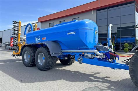 Zdjęcie wozu asenizacyjnego Euromilk Birtugan HD+ na wystawie