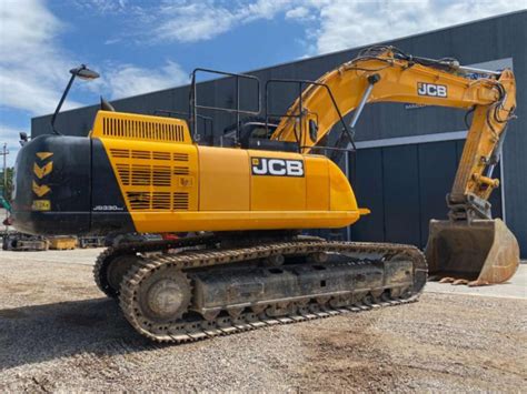 zdjęcie podwozia koparki JCB JS 330 z widoczną konstrukcją 
