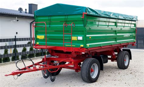 przyczepa rolnicza z siłownikiem hydraulicznym