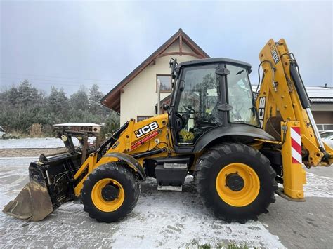 Zdjęcie porównawcze koparko-ładowarek JCB 3CX Contractor i standardowego 3CX
