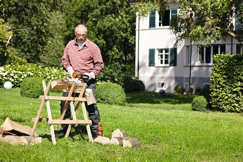 infografika przedstawiająca porównanie odśnieżarek spalinowych, elektrycznych i akumulatorowych