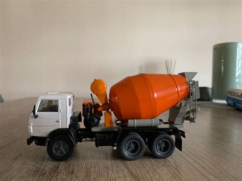 Betoniarka samochodowa KAMAZ 65201 w akcji
