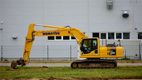 Thematic photo of a Komatsu PC210 excavator working on a construction site
