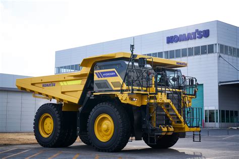 Map showing authorized Komatsu service points and parts distributors in Poland
