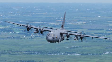 samolot wojskowy AC-130J Ghostrider w locie