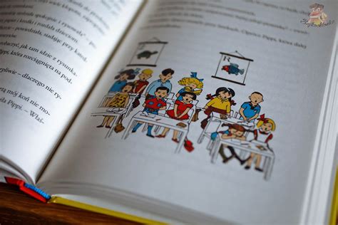 Ilustracja z książki dla dzieci przedstawiająca wesołego traktora w akcji
