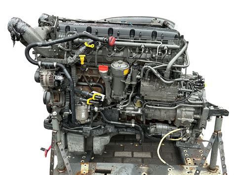 infografika prezentująca budowę silnika Paccar MX lub schemat układu napędowego DAF XF 105