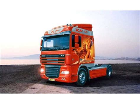 zdjęcie wnętrza kabiny DAF XF 105 Space Cab