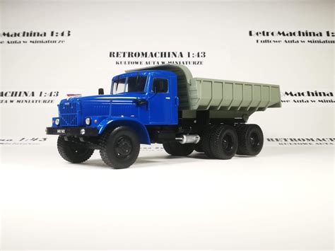 Zdjęcie historycznej ciężarówki KrAZ-256 w pracy