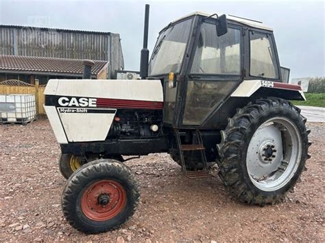 Infografika przedstawiająca wymiary ciągnika Case IH 1494