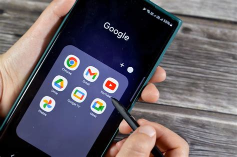 Smartfon z aplikacją Oleo-Mac Hub