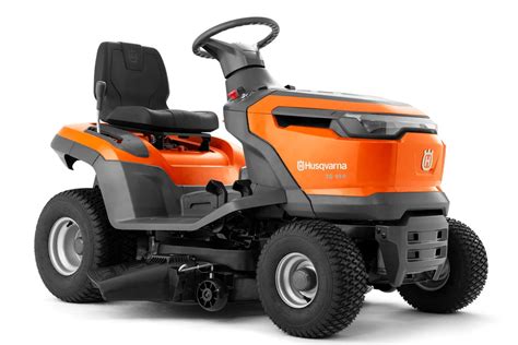 Ilustracja traktora ogrodowego Husqvarna TS 114 z widocznym silnikiem i elementami sterującymi